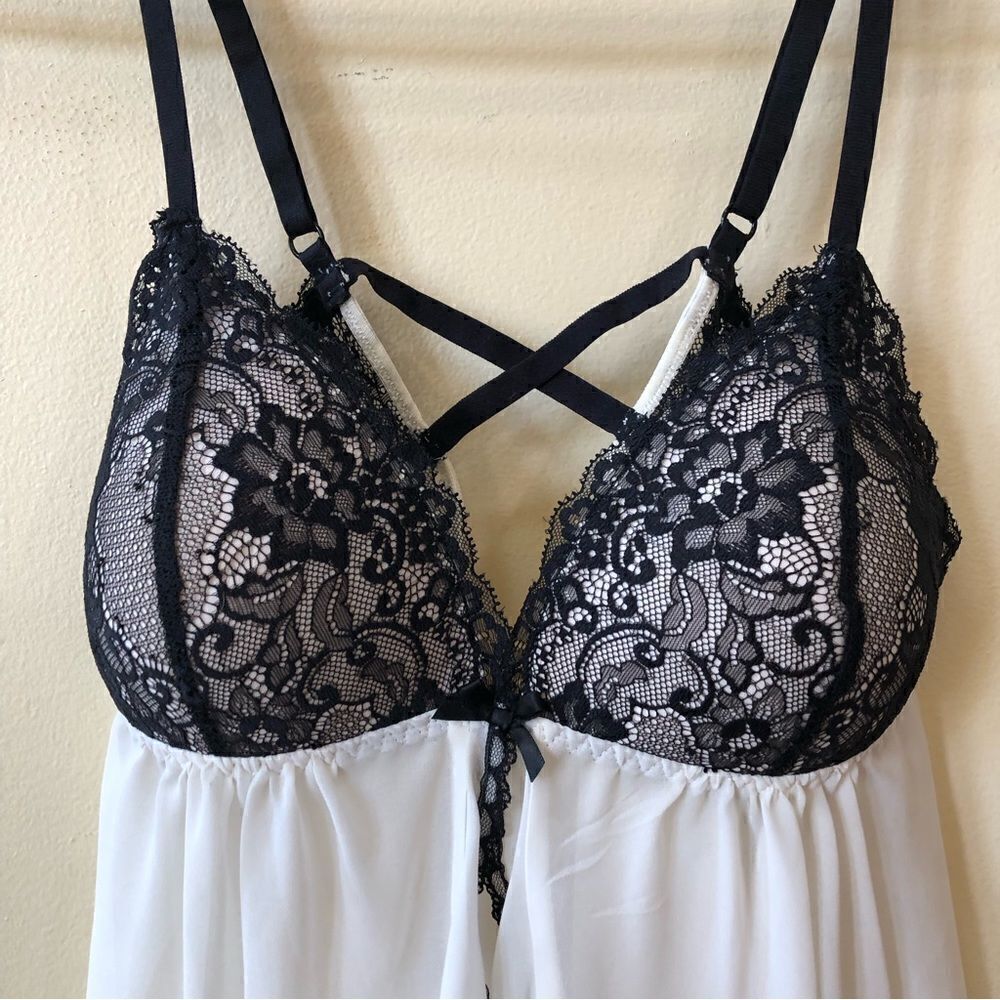 Linea Donatella Lingerie - Picture 2 of 6